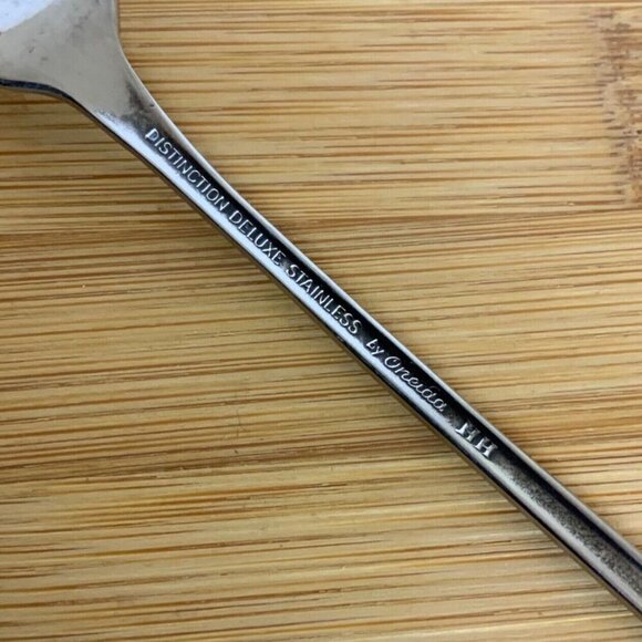 Oneida Distinction Deluxe Kennett Square Lot of 7 Cocktail Forks Stainless Steel - Picture 4 of 4